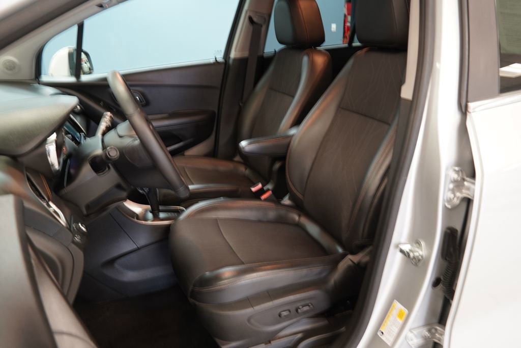 Used 2019 Chevrolet Trax LT w/ LT Convenience Package image 3