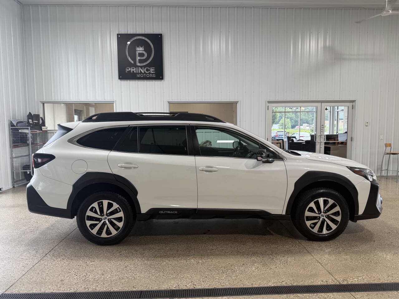 Used 2023 Subaru Outback Premium AWD/4WD image 5
