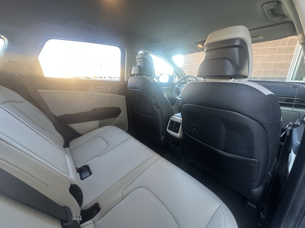 Used 2025 Kia Sportage EX image 33