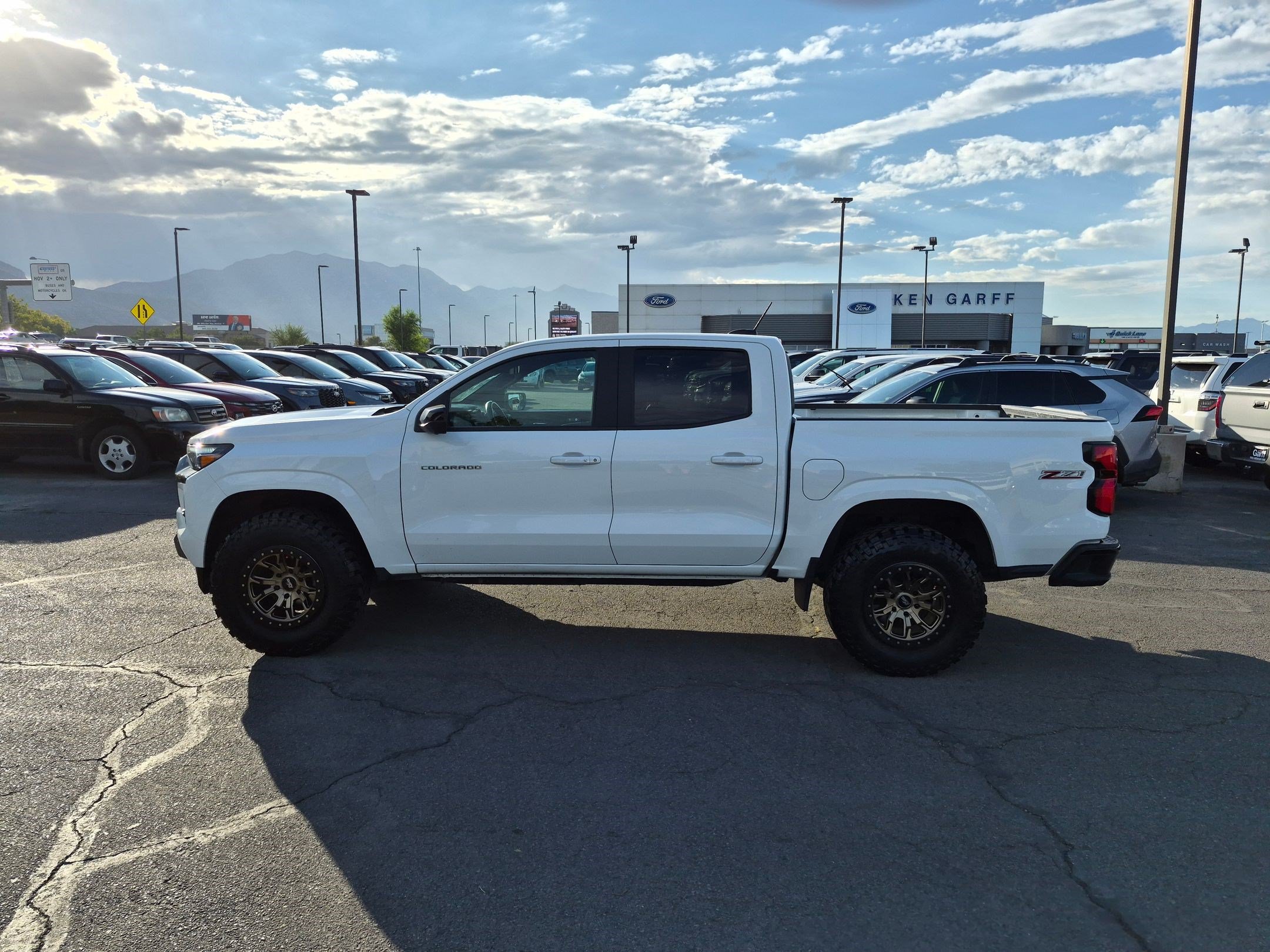 Used 2024 Chevrolet Colorado Z71 w/ Z71 Convenience Package 2 AWD/4WD image 10