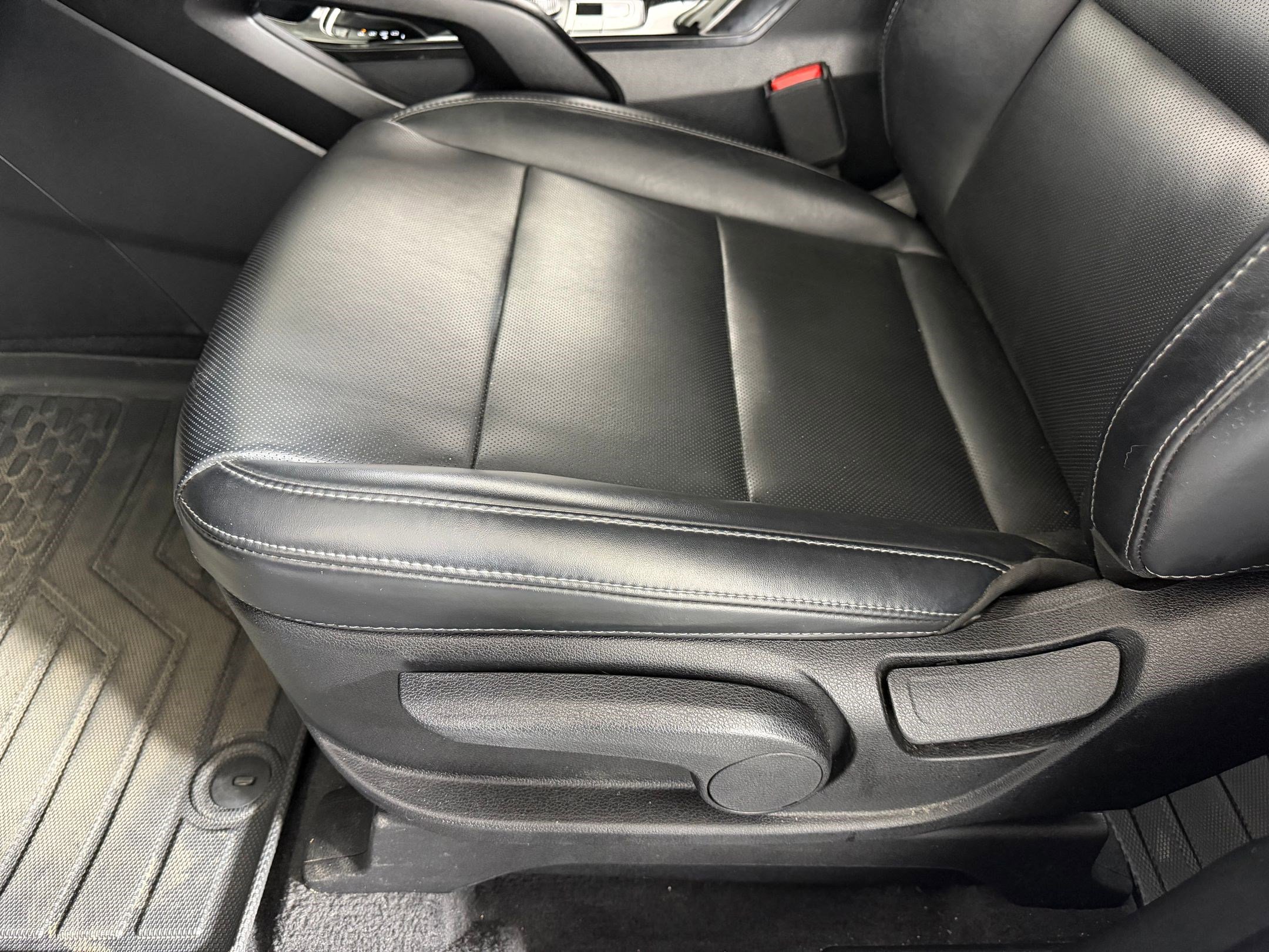 Used 2024 Kia Telluride LX image 11