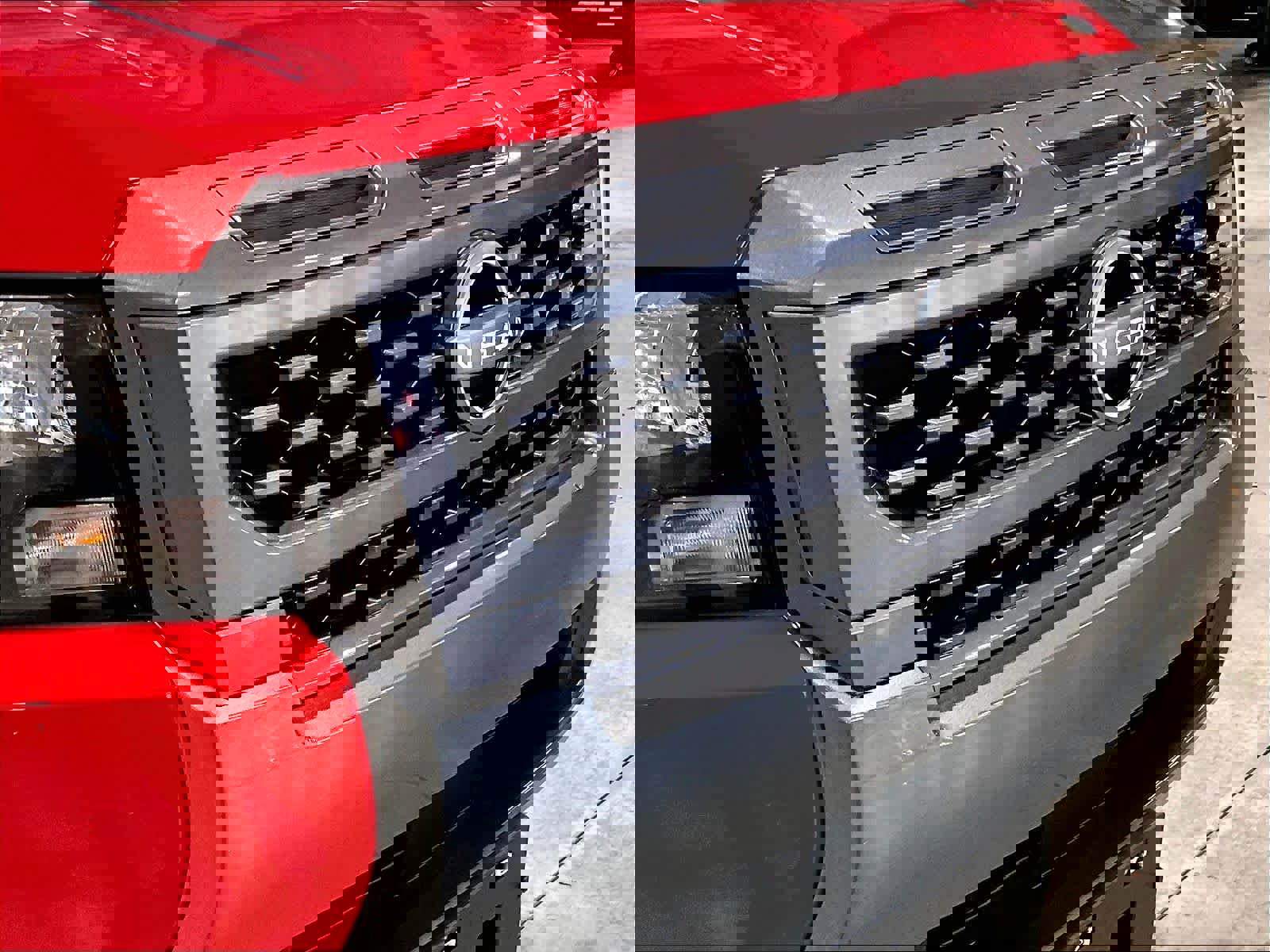 Used 2025 Nissan Frontier SV image 33