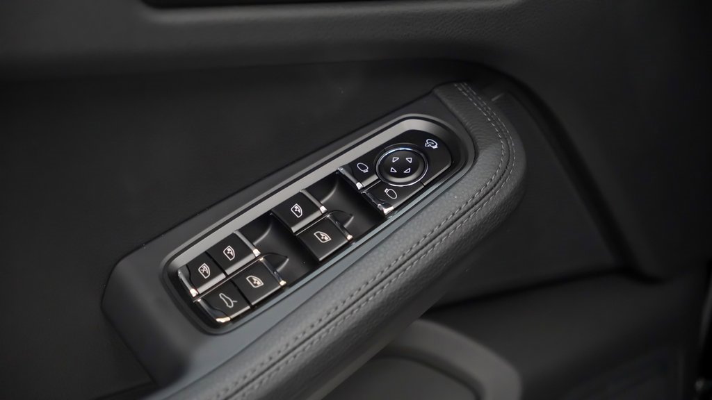 New 2026 Porsche Macan image 23