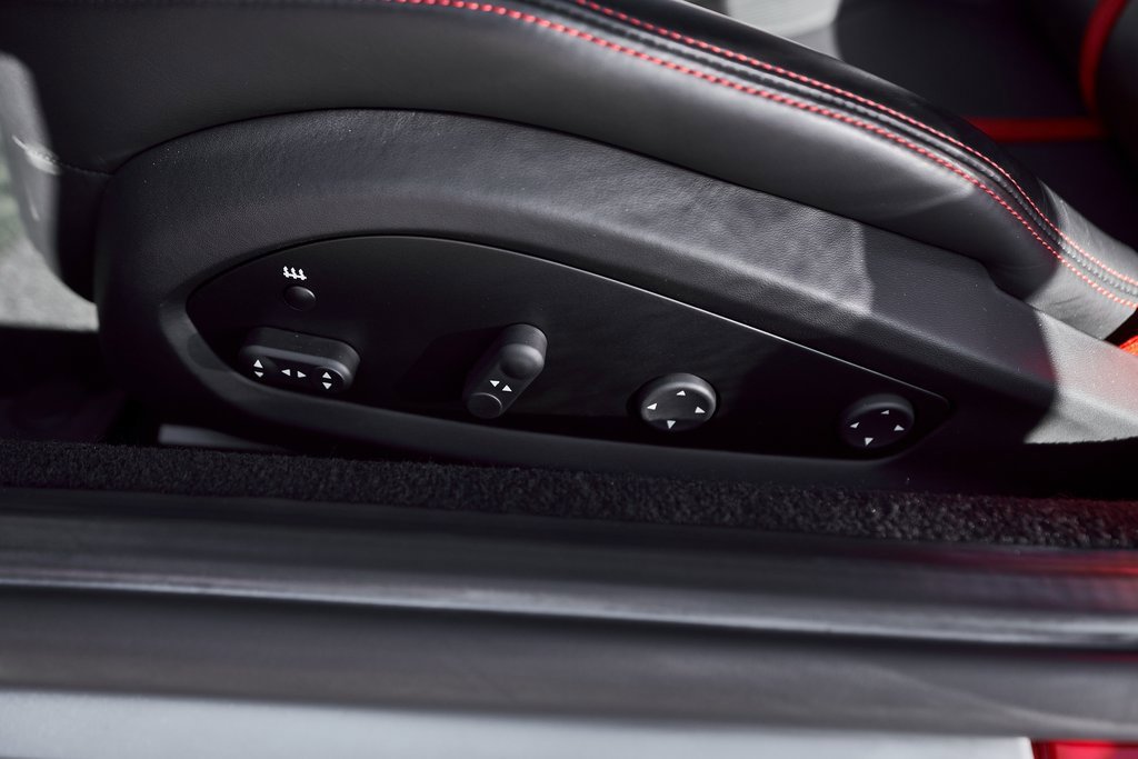 Used 2018 Ferrari 812 Superfast image 39