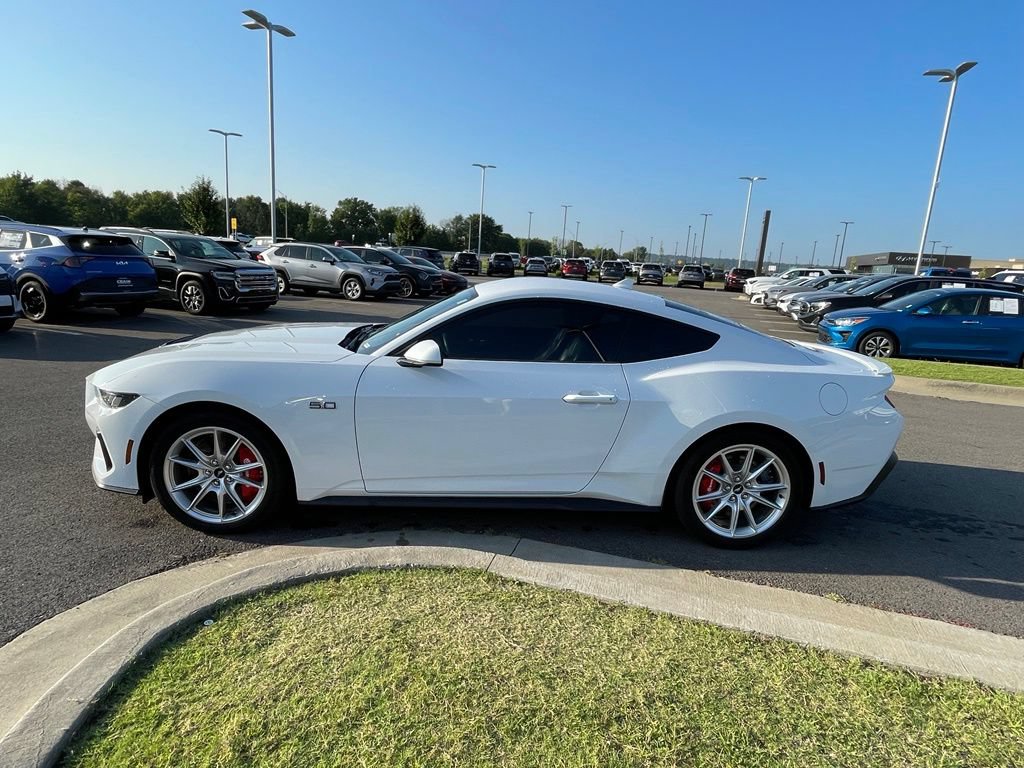Used 2025 Ford Mustang GT Premium RWD image 4