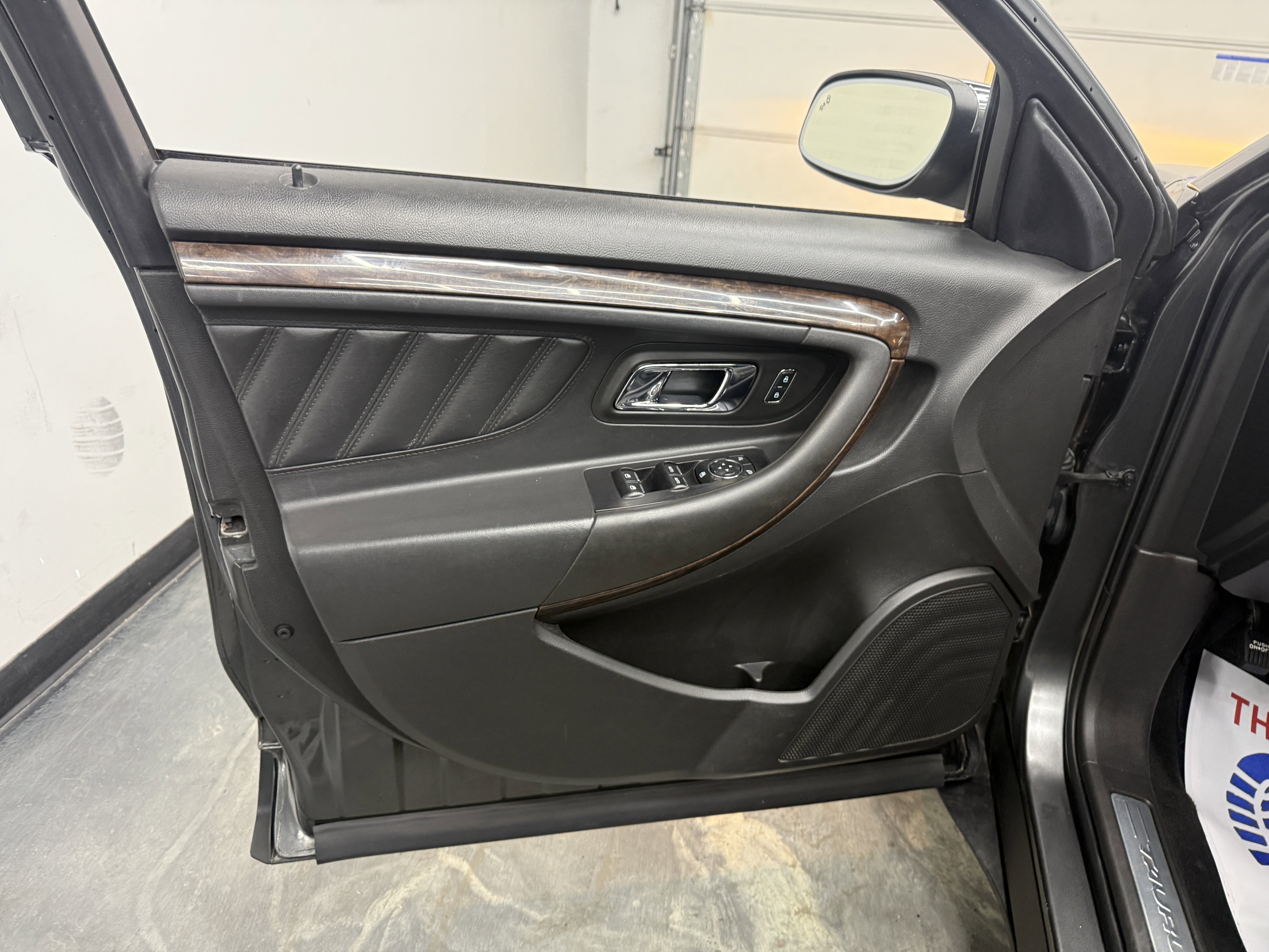 Used 2017 Ford Taurus Limited image 10