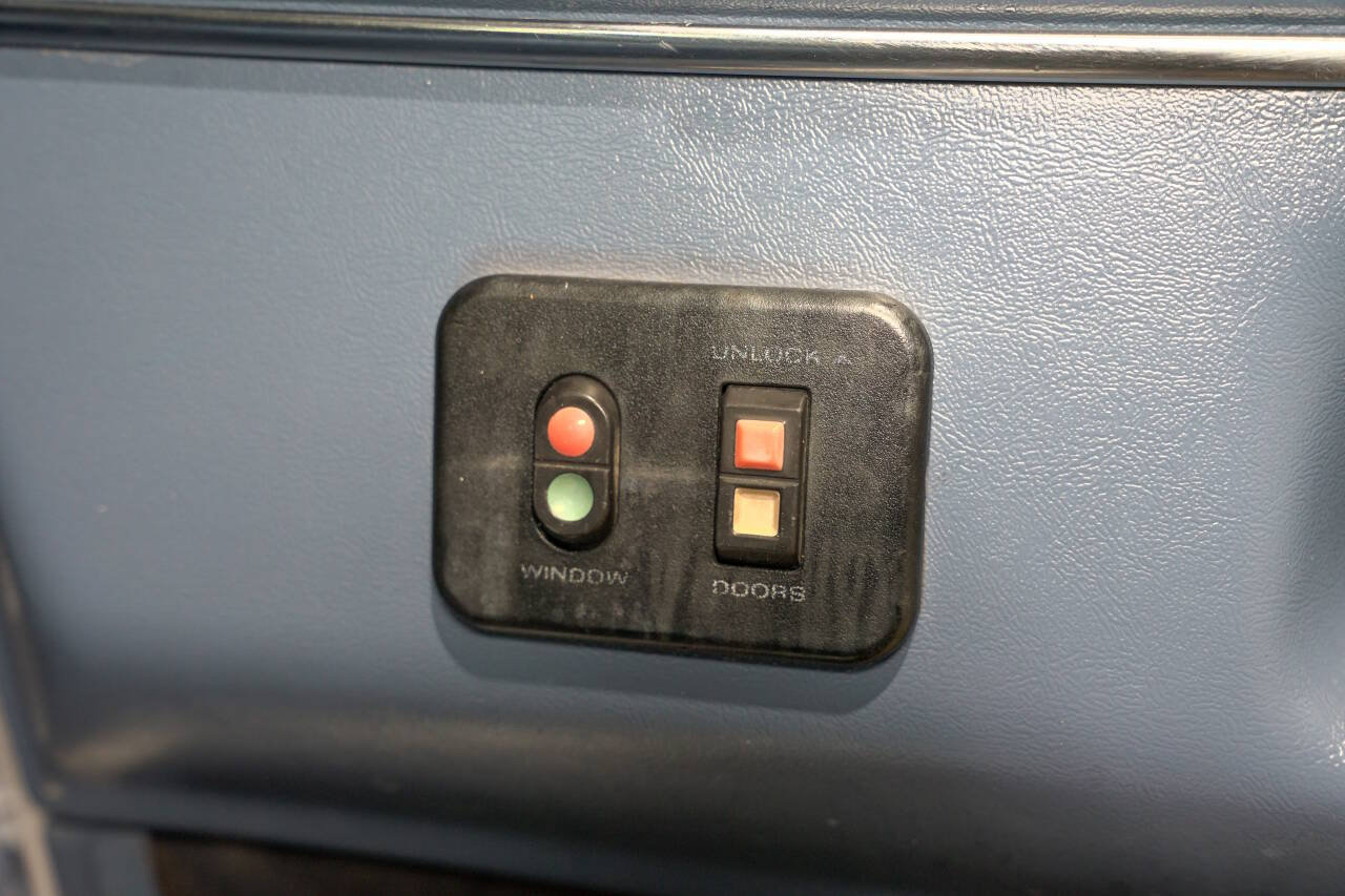 Used 1989 Ford F250 4x4 Regular Cab image 36