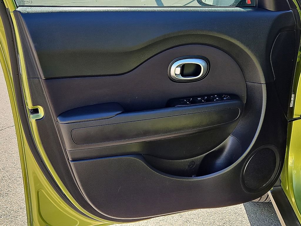 Used 2016 Kia Soul FWD image 16