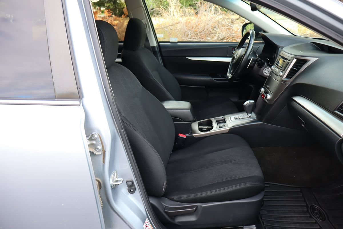 Used 2013 Subaru Outback 2.5i Premium AWD/4WD image 22