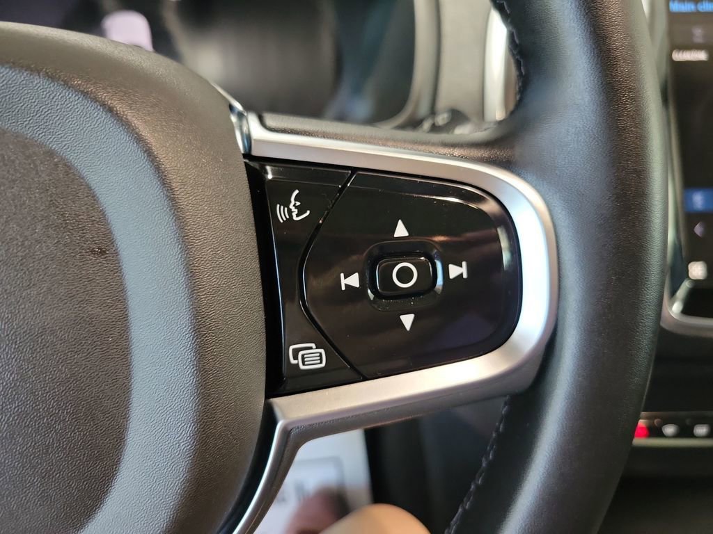 Used 2025 Volvo XC90 B5 Core image 17