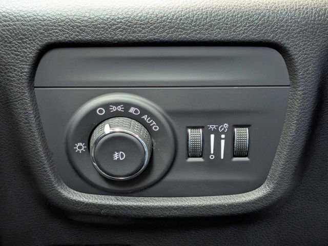 Used 2022 Jeep Grand Cherokee L Limited w/ Luxury Tech Group II RWD image 43