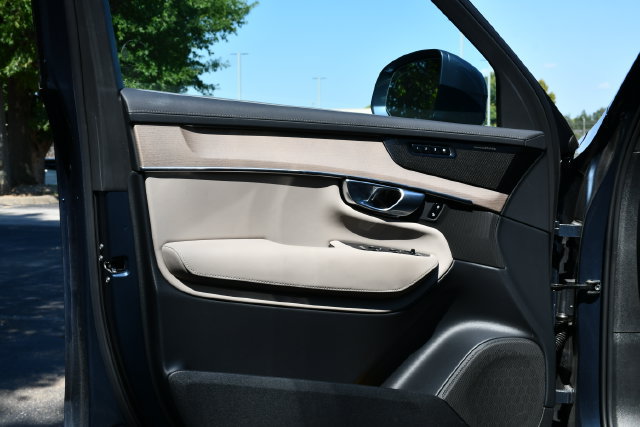 Certified 2026 Volvo XC90 B6 Plus AWD/4WD image 9