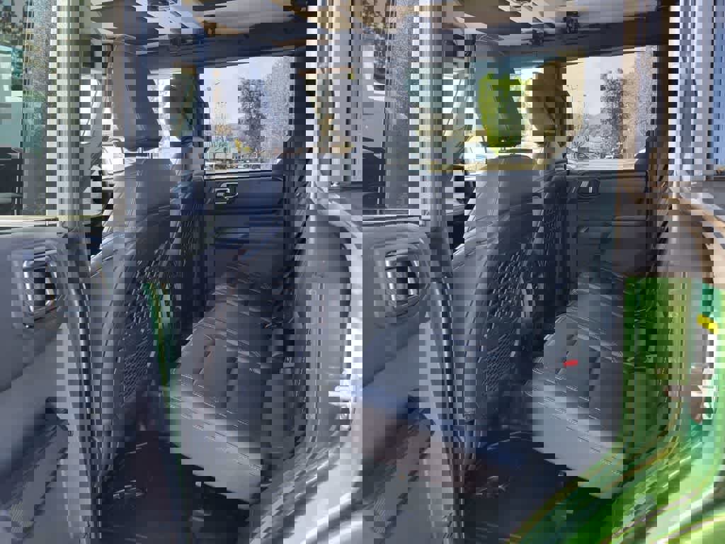 Used 2025 Ford Bronco Badlands image 13