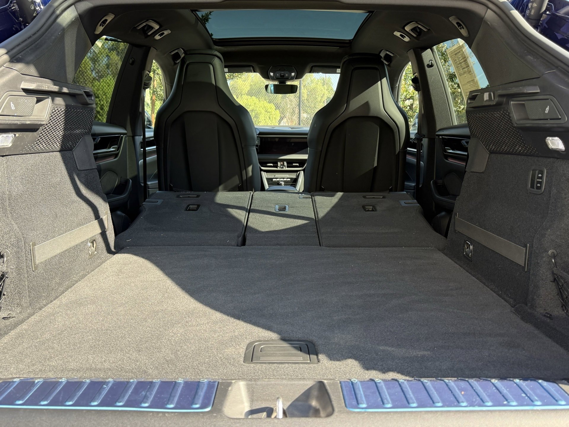 Used 2025 Porsche Macan Electric image 35