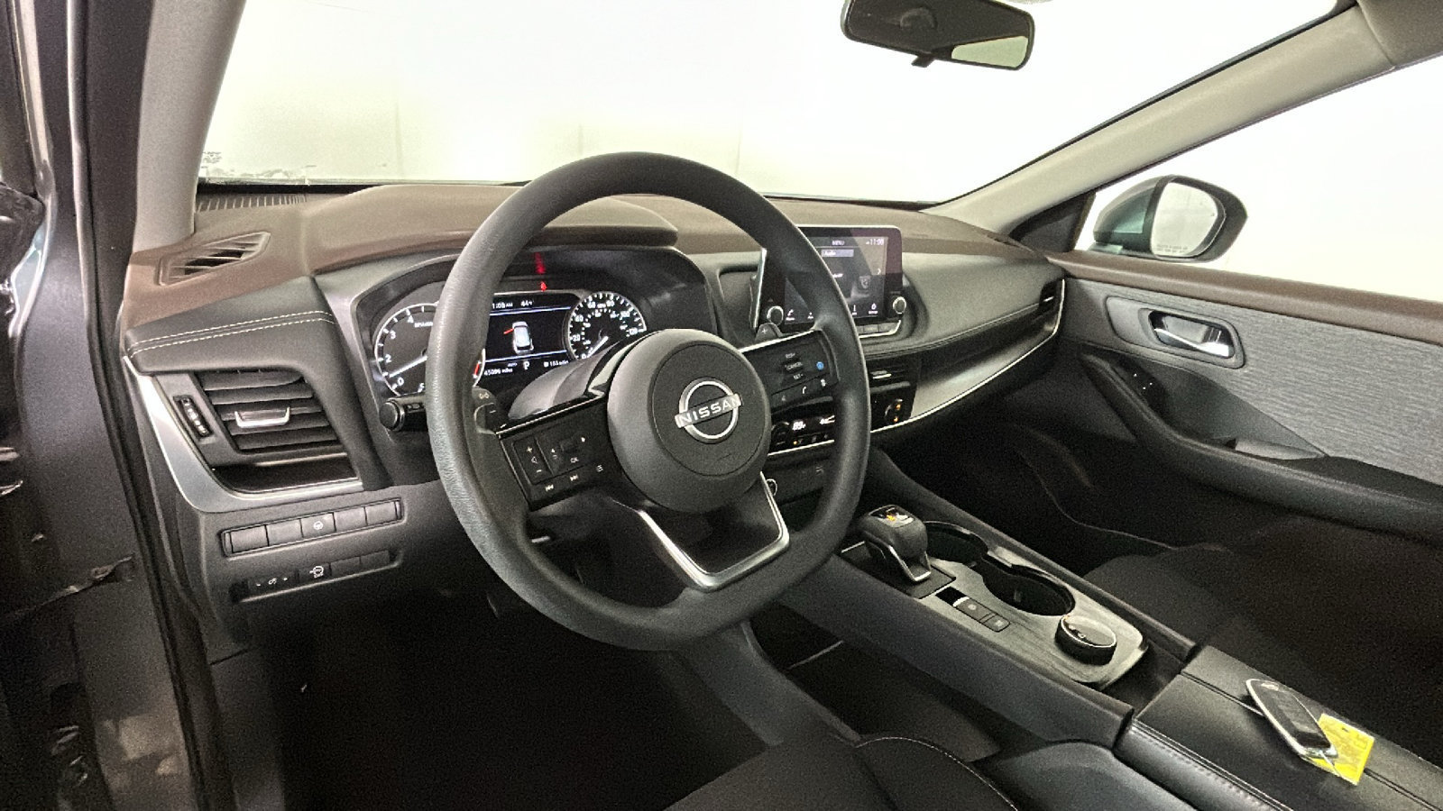 Used 2023 Nissan Rogue SV AWD/4WD image 17