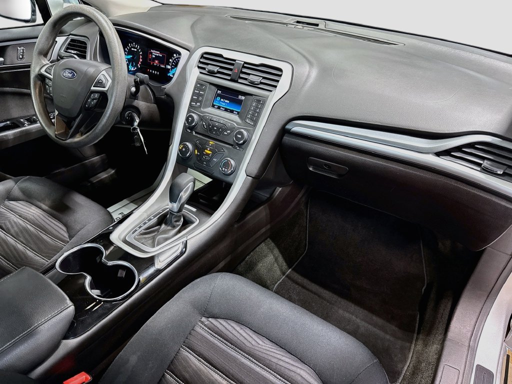 Used 2016 Ford Fusion SE FWD image 25