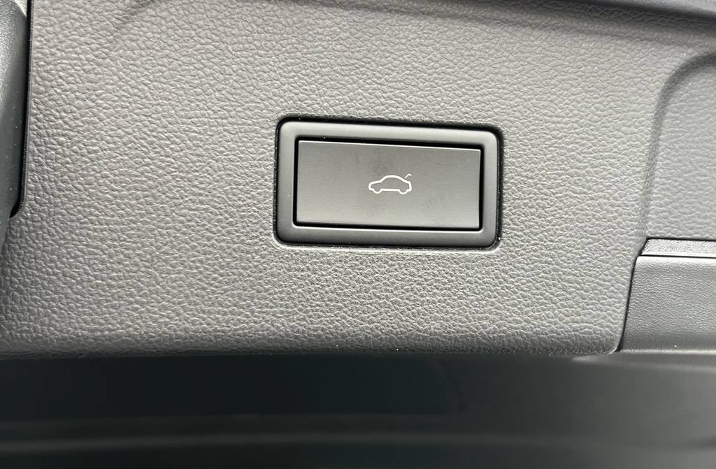 Used 2024 Volkswagen Atlas SE FWD image 19