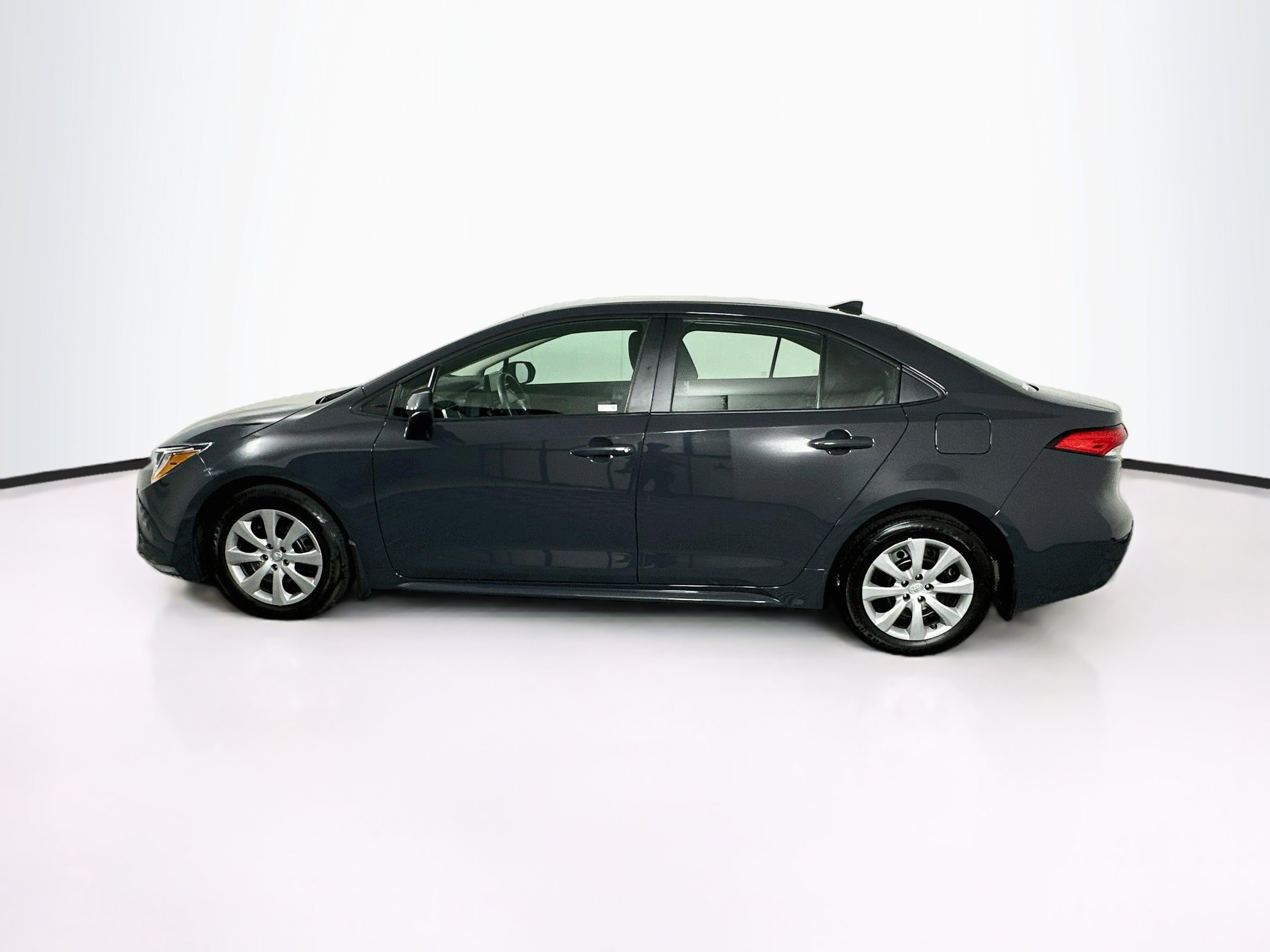 Used 2025 Toyota Corolla LE FWD image 4