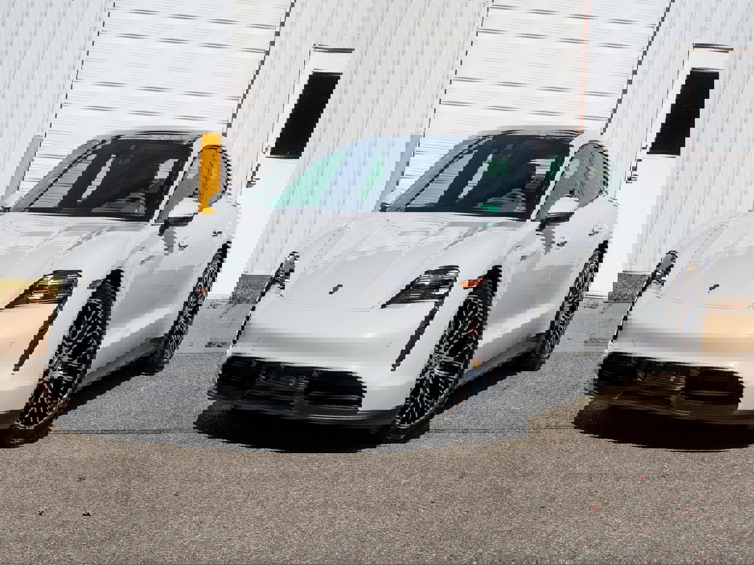 Used 2022 Porsche Taycan image 1