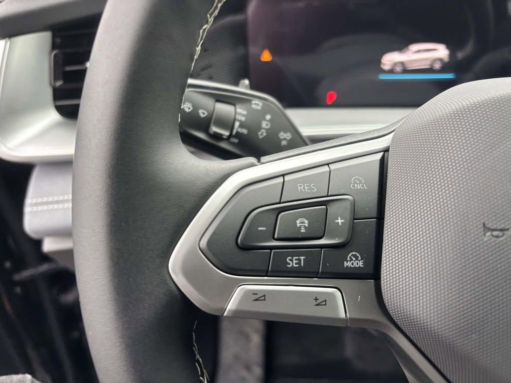 New 2026 Volkswagen Tiguan SE image 17