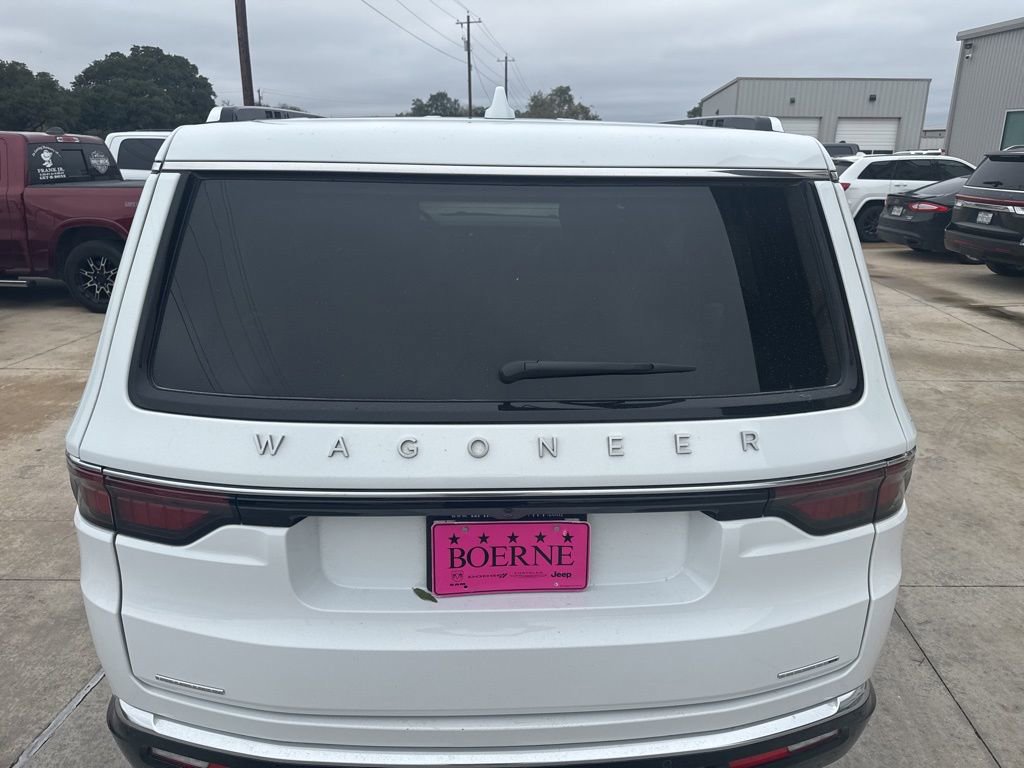 Used 2023 Jeep Wagoneer Series III w/ Premium Group I image 12