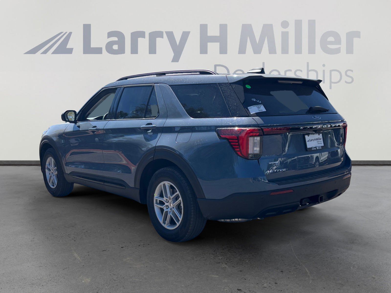 New 2026 Ford Explorer Active RWD image 3