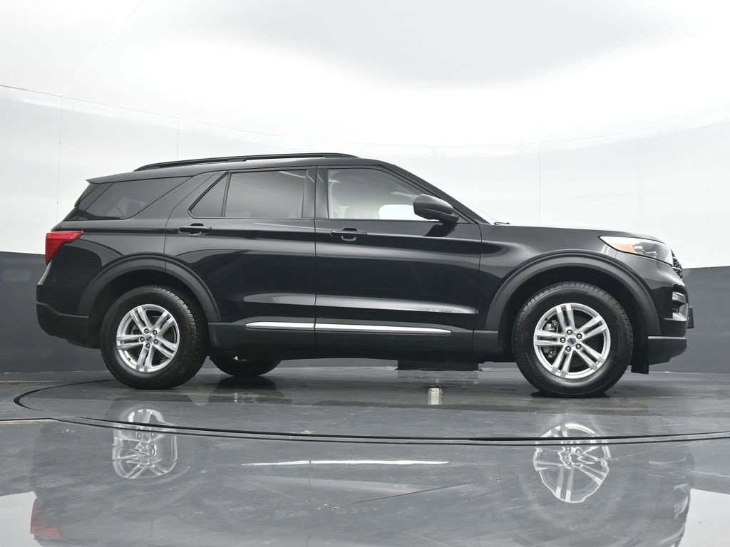 Used 2022 Ford Explorer XLT w/ Equipment Group 202A image 22