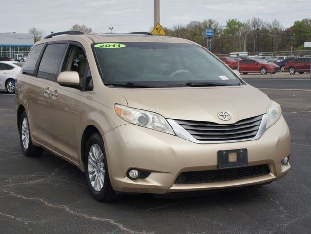 Used 2011 Toyota Sienna XLE w/ XLE Navigation Pkg FWD image 22