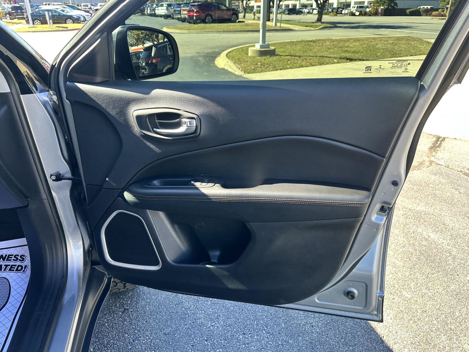 Used 2019 Jeep Compass Limited AWD/4WD image 11