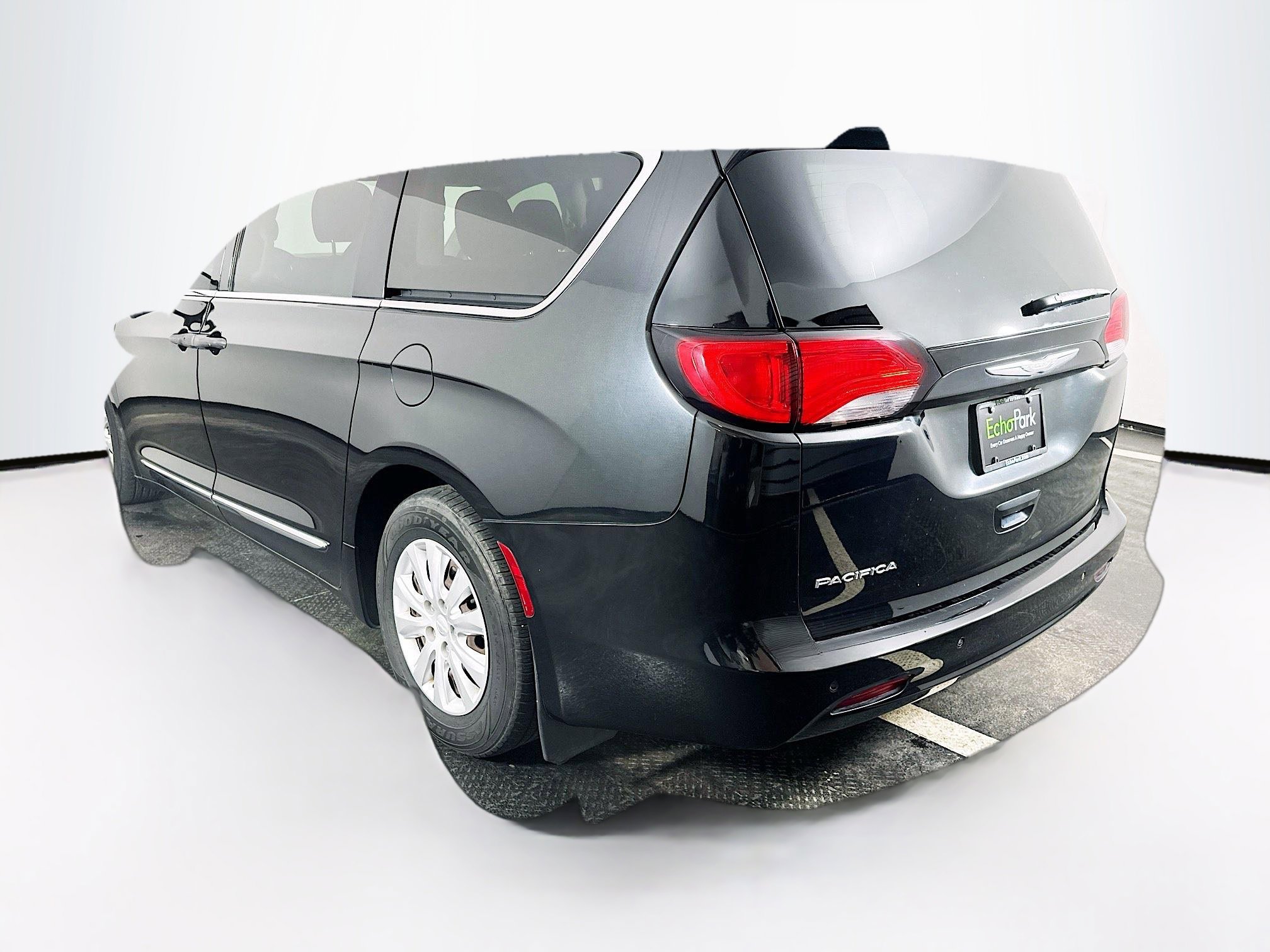 Used 2018 Chrysler Pacifica L image 5