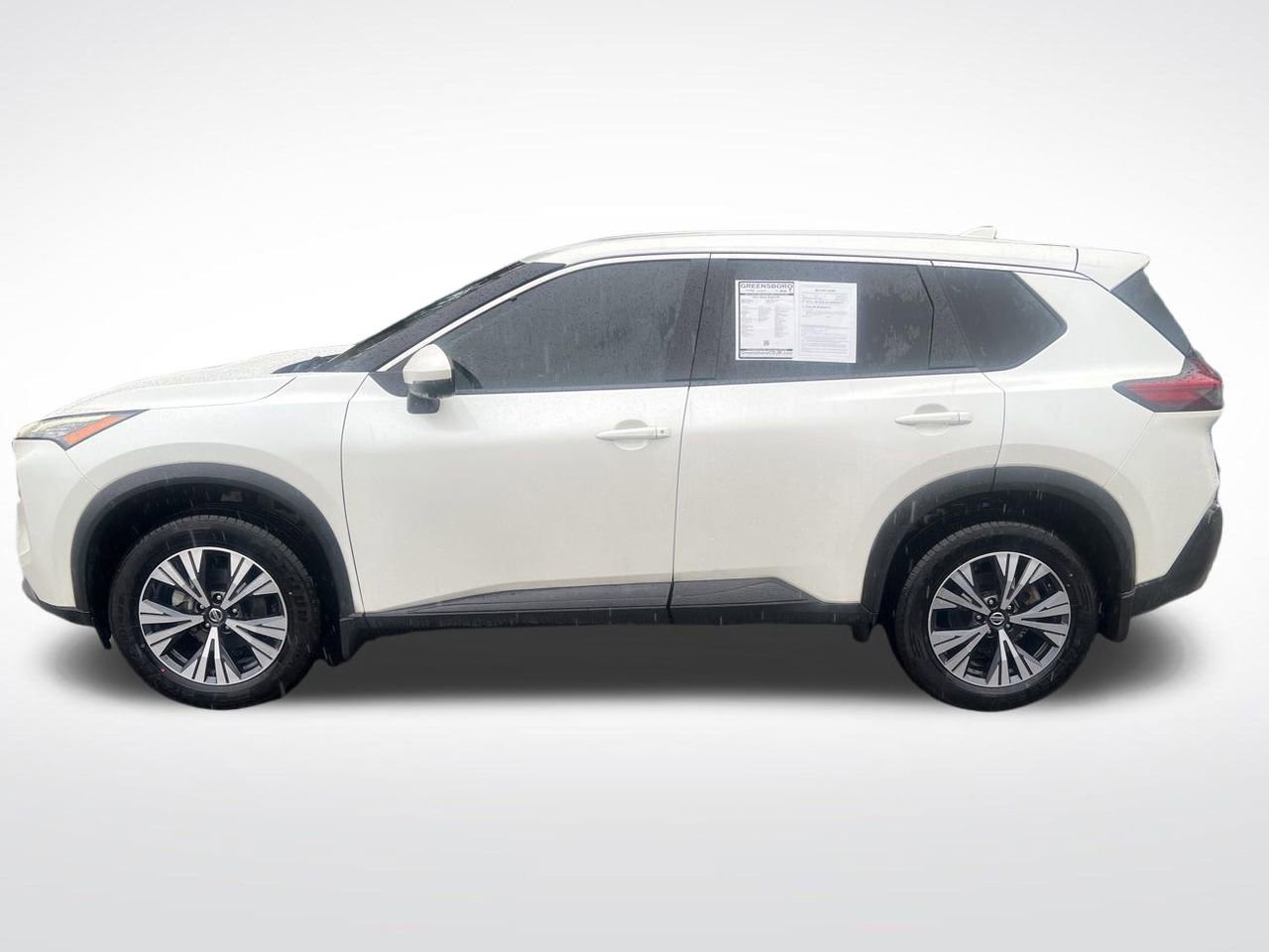Used 2021 Nissan Rogue SV image 2