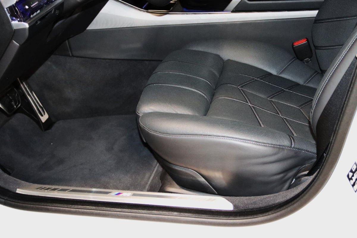 Used 2023 BMW 760i xDrive AWD/4WD image 14