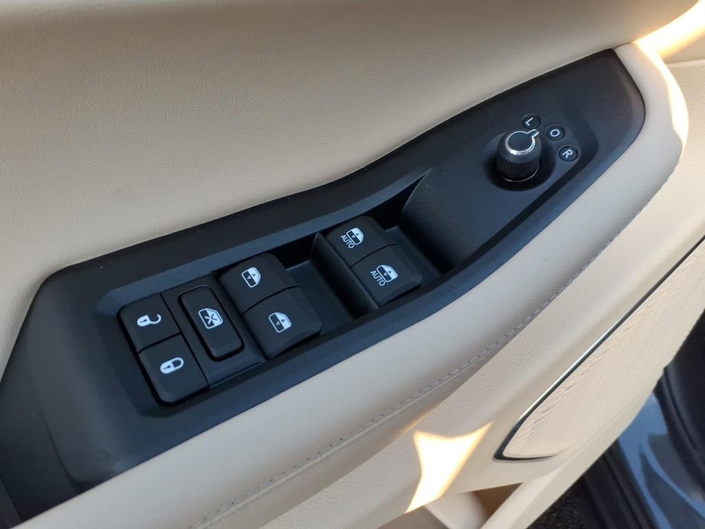 New 2026 Jeep Grand Cherokee L Limited w/ Luxury Tech Group II image 13