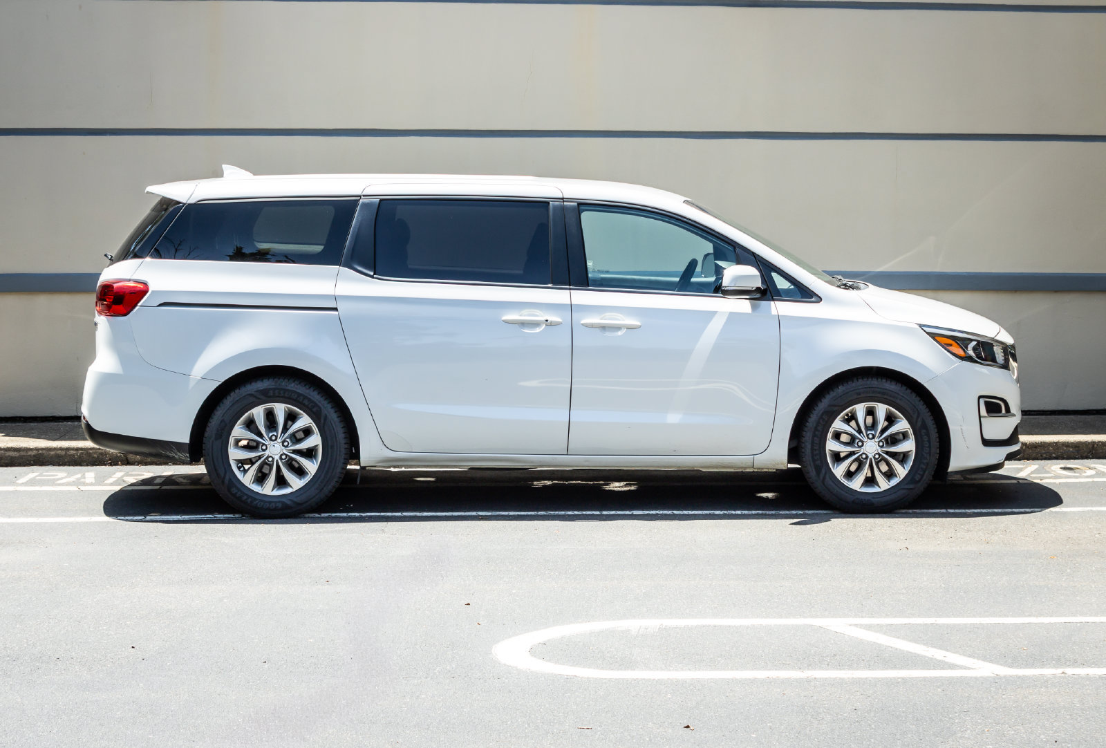 Used 2020 Kia Sedona LX FWD image 9
