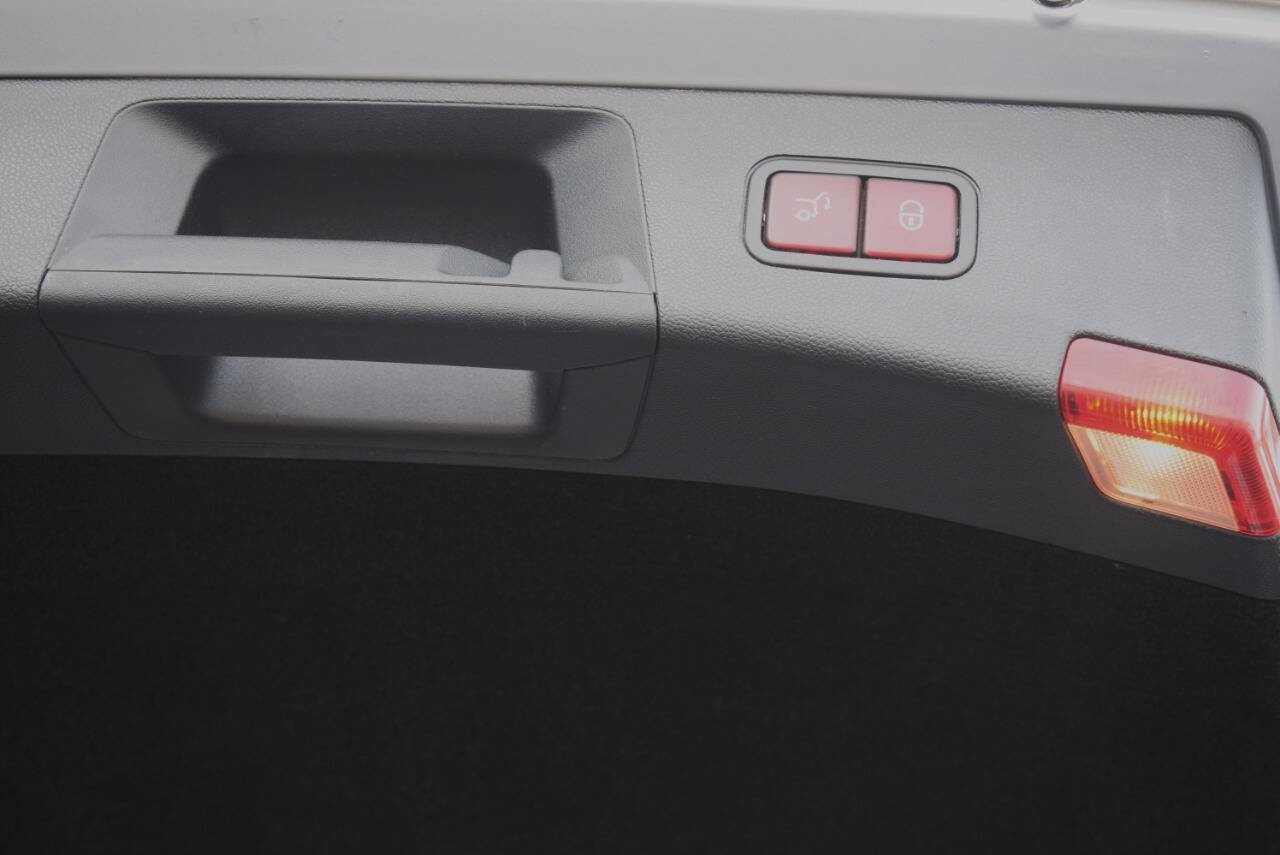 Used 2011 Mercedes-Benz E 350 4MATIC Wagon image 64