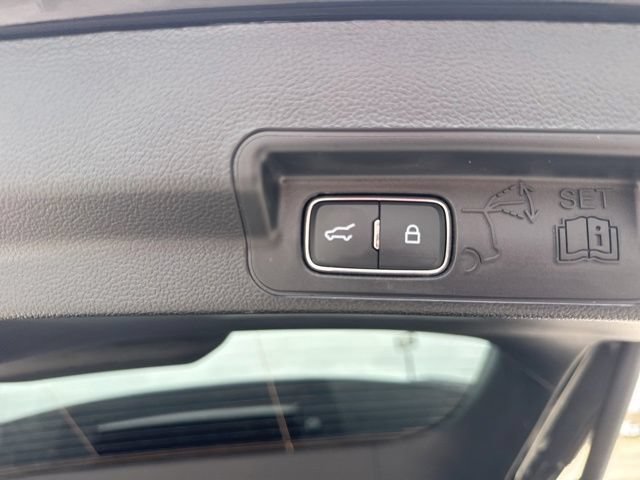 Used 2025 Ford Explorer ST-Line w/ ST-Line Street Pack AWD/4WD image 23