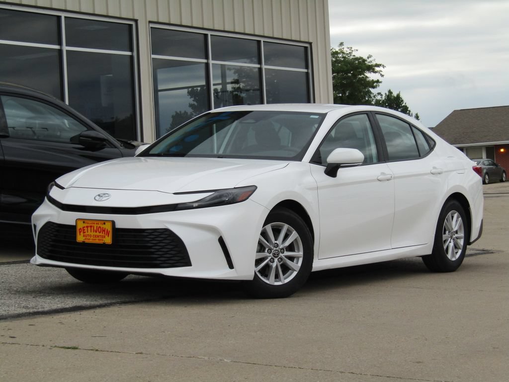 Used 2025 Toyota Camry LE FWD image 12