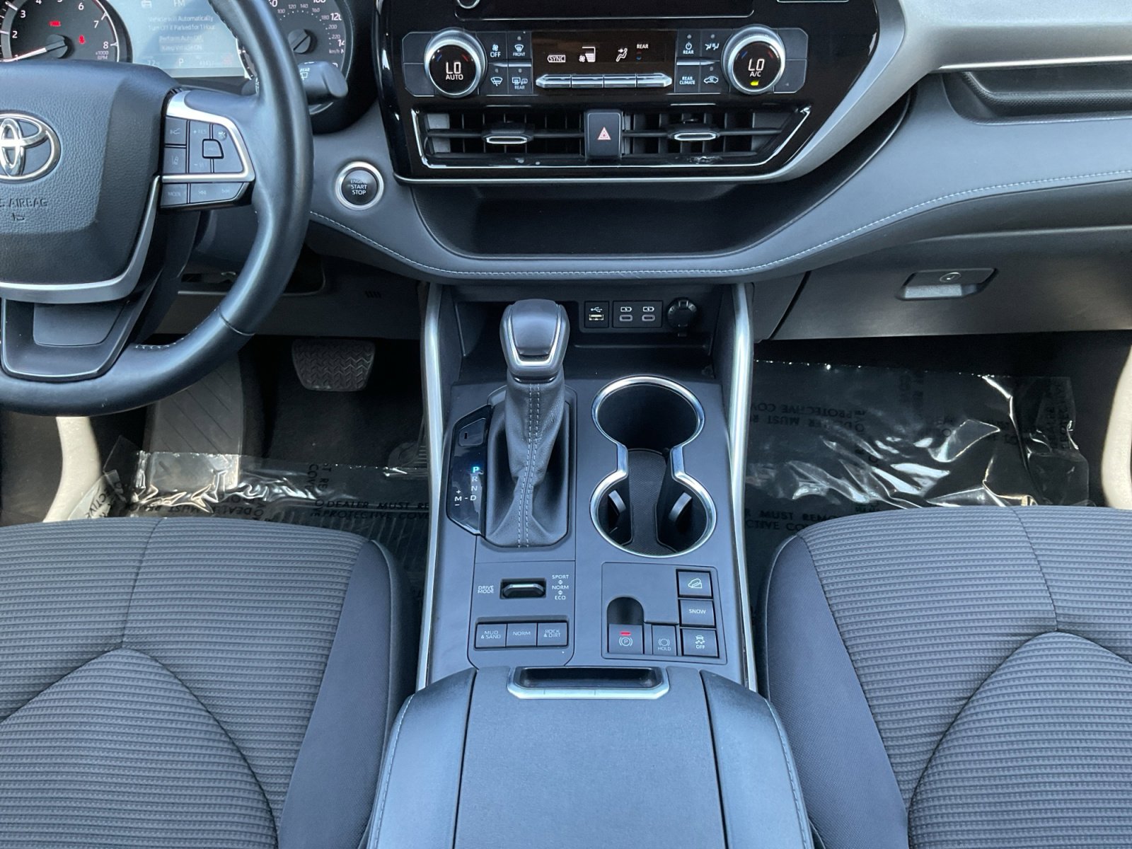 Used 2024 Toyota Highlander LE image 11