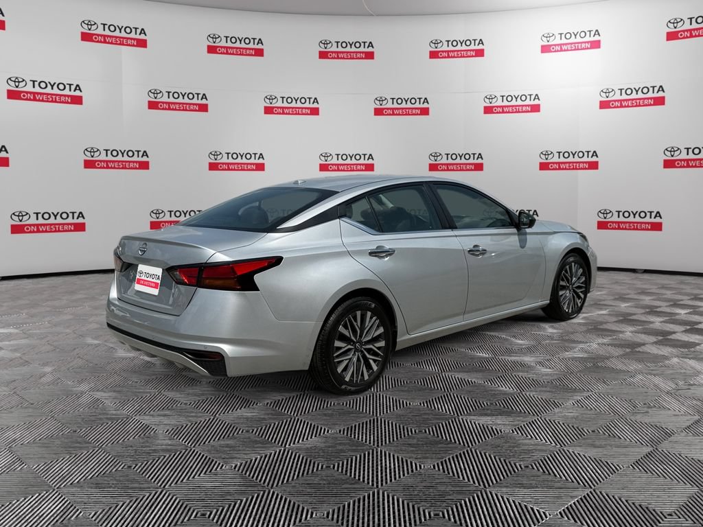 Used 2025 Nissan Altima 2.5 SV FWD image 5