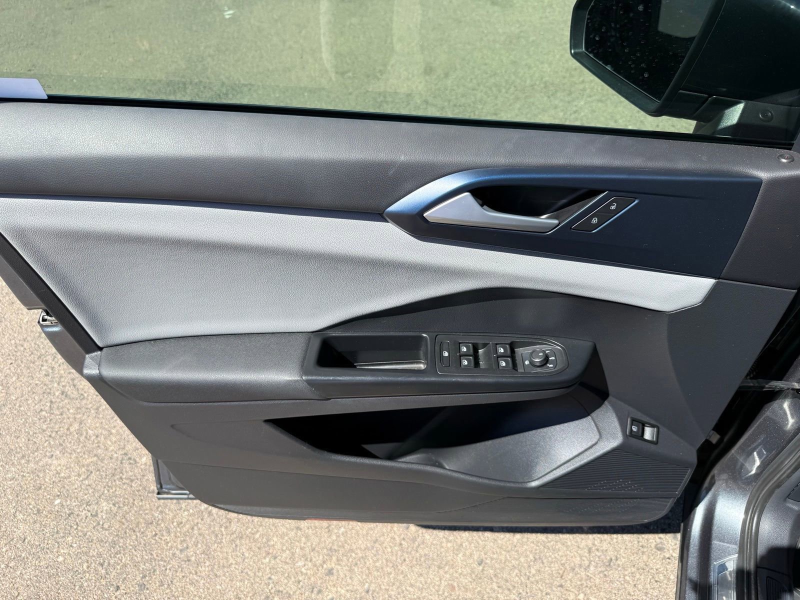 Used 2022 Volkswagen Taos SE w/ Panoramic Sunroof Package image 11