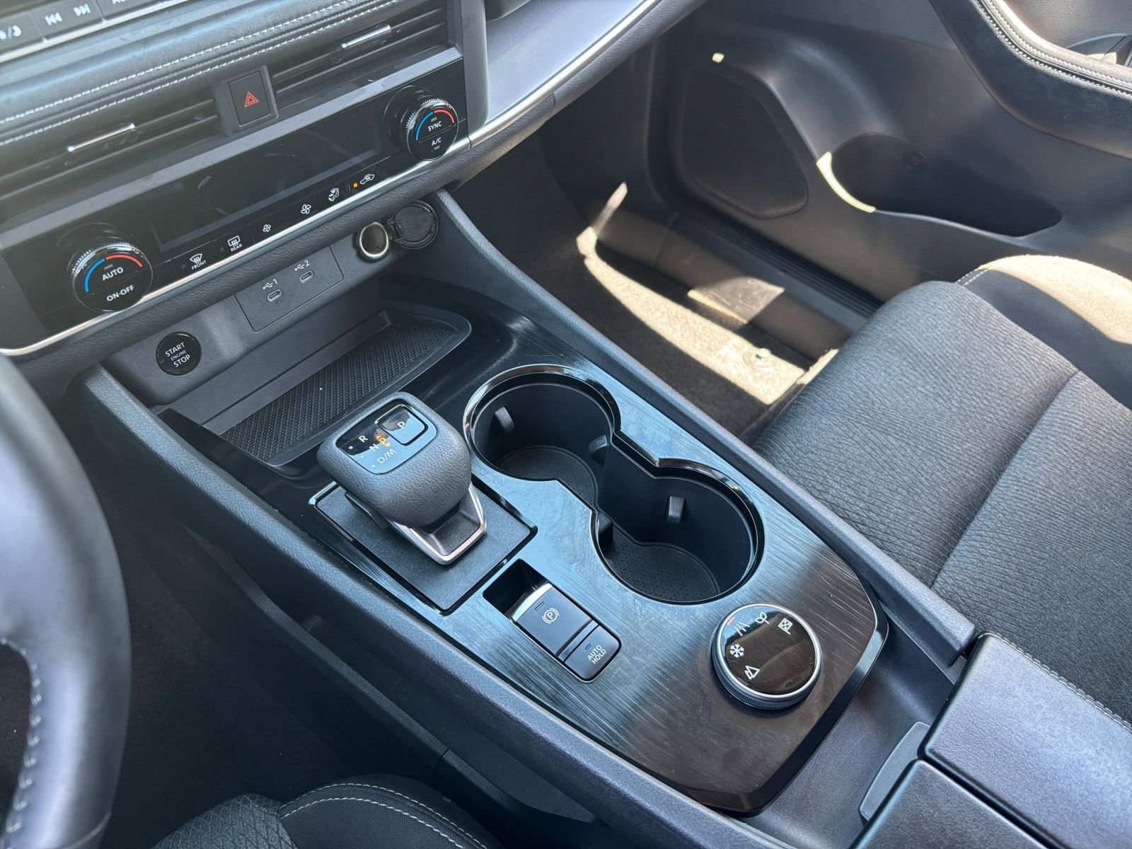 Used 2025 Nissan Rogue SV AWD/4WD image 43