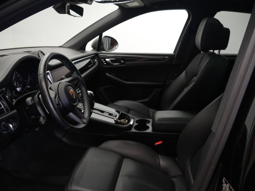 Certified 2023 Porsche Macan Turbo AWD/4WD image 5