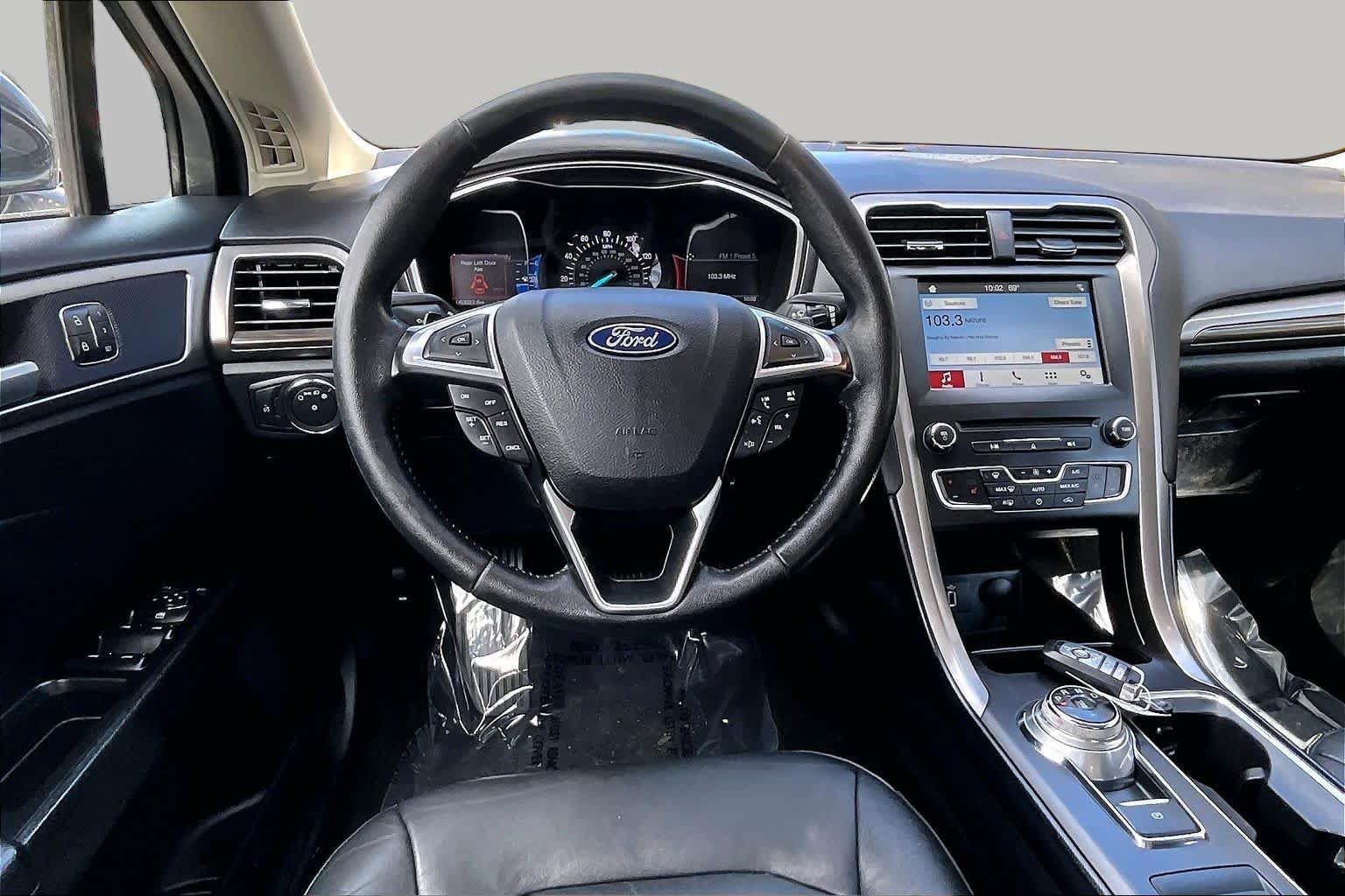 Used 2018 Ford Fusion SE w/ Fusion SE Technology Package FWD image 6