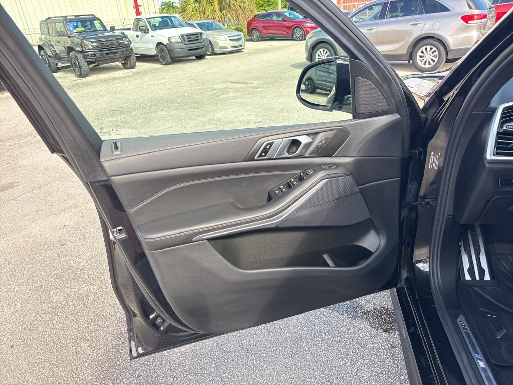 Used 2022 BMW X5 sDrive40i w/ M Sport Package RWD image 14
