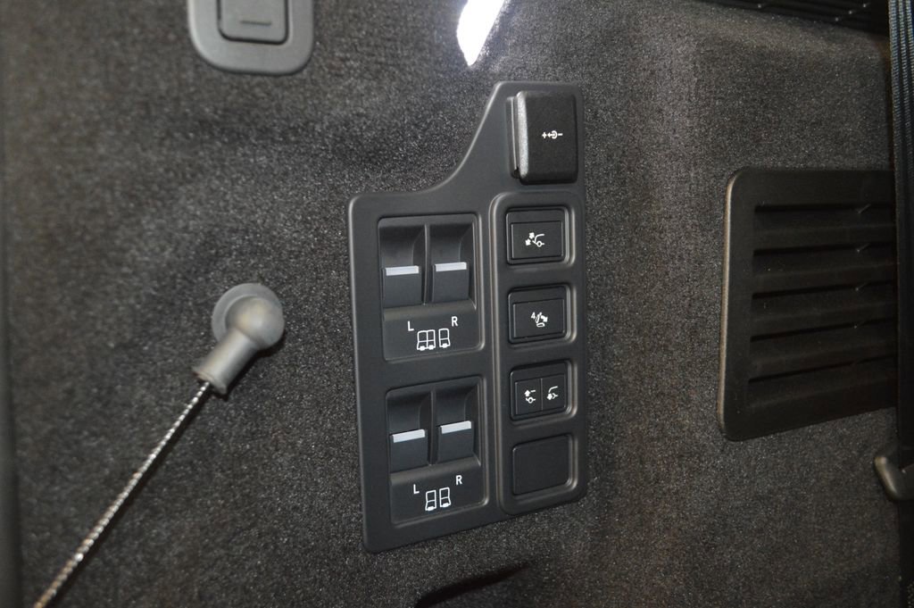 Used 2025 Land Rover Discovery Metropolitan Edition AWD/4WD image 45