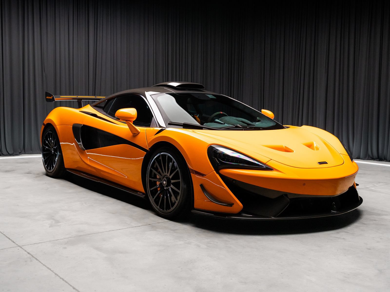 Used 2020 McLaren 620R RWD image 18