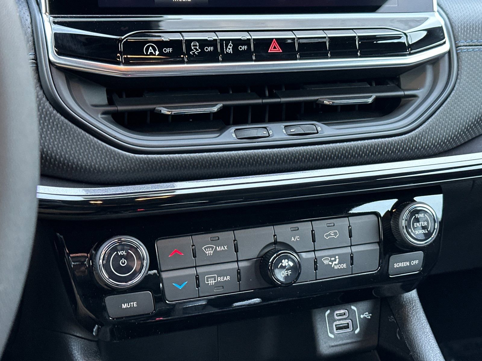 New 2026 Jeep Compass Latitude AWD/4WD image 19