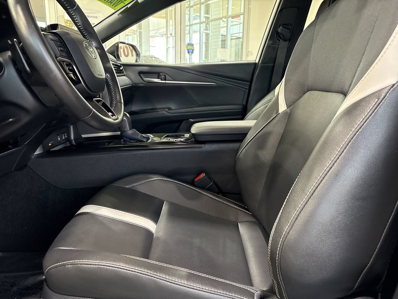 Used 2025 Toyota Camry SE FWD image 11