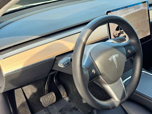 Used 2022 Tesla Model Y Long Range image 16