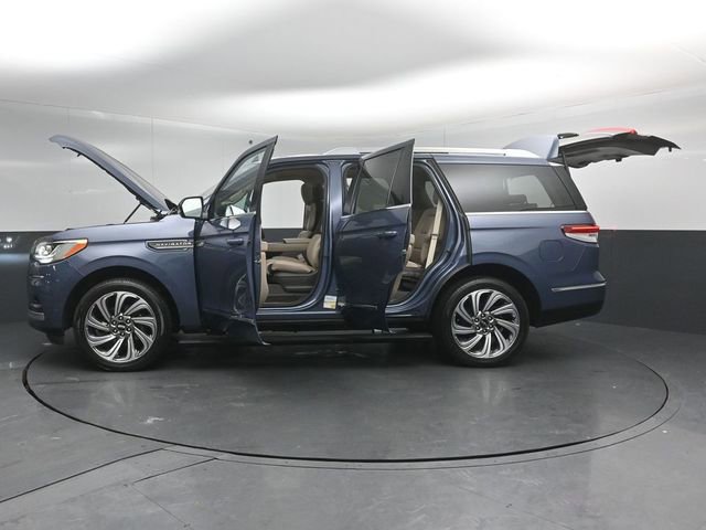 Used 2023 Lincoln Navigator Reserve image 57